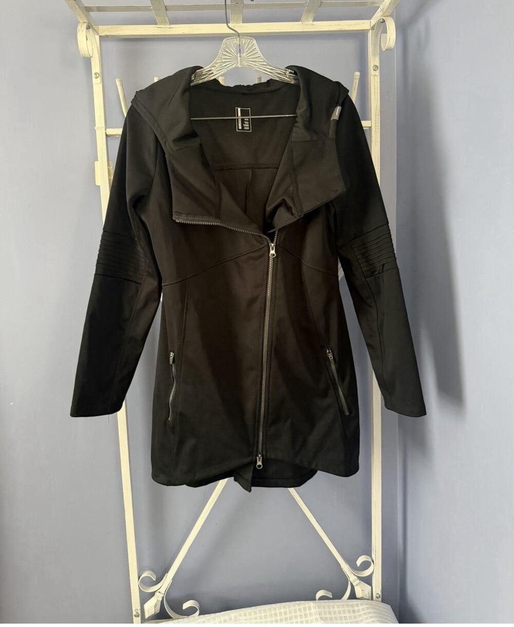 Mondetta Medium Black Asymmetrical Athletic Holder Long Jacket Mock Neck